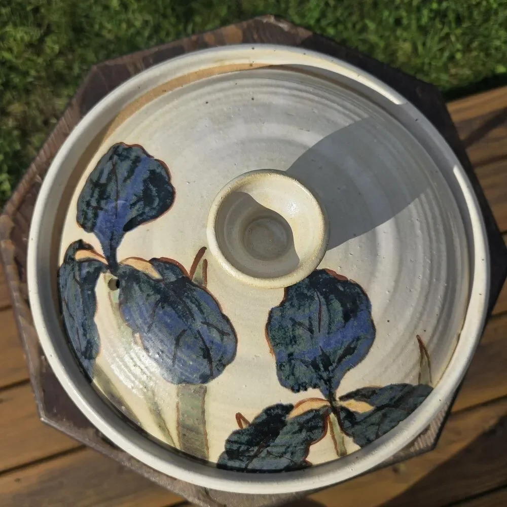 Hunt '84 Handmade Pottery Ceramic Round Covered Casserole White Blue Floral